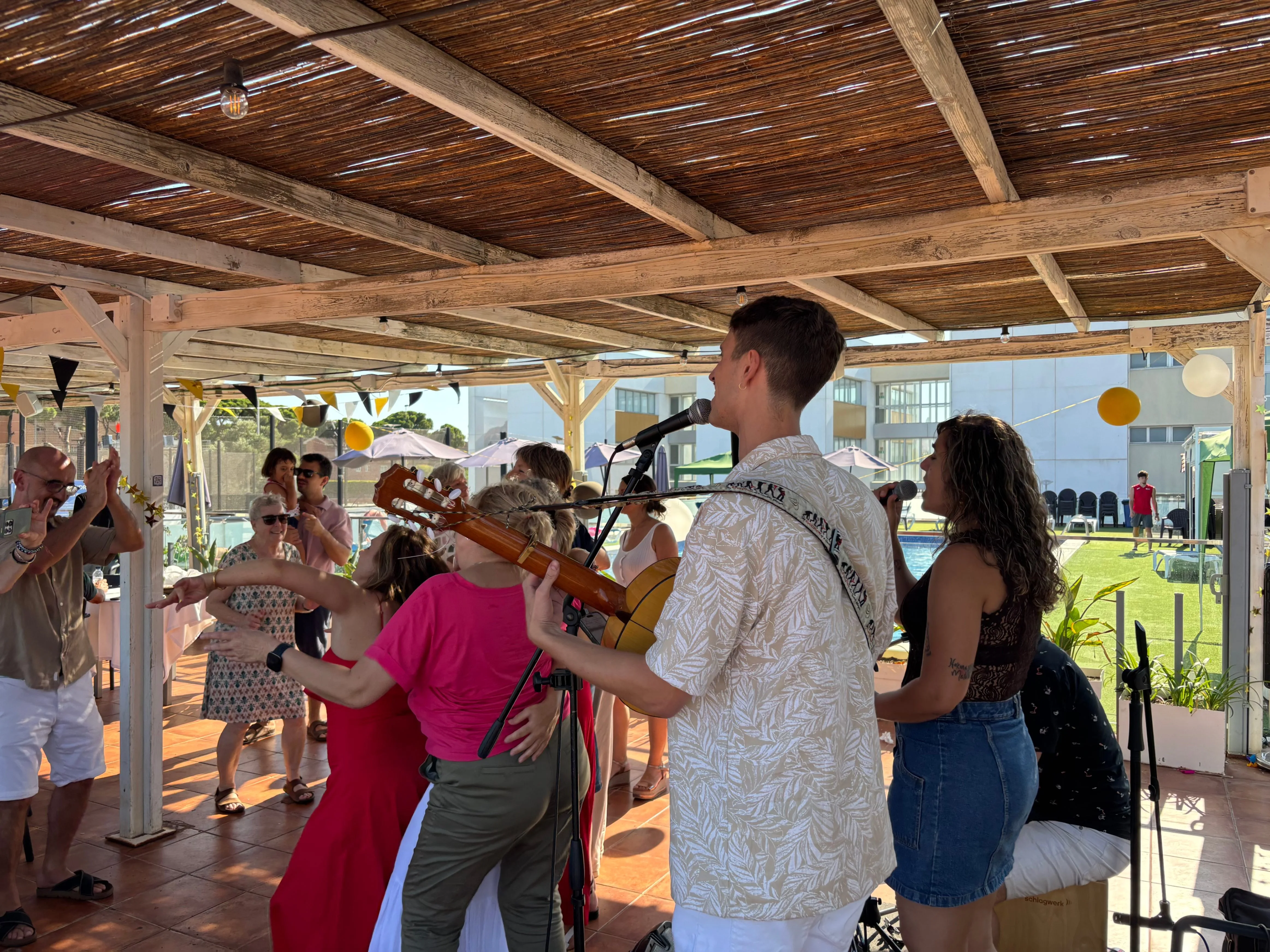 Actuación de rumba catalana en evento privado